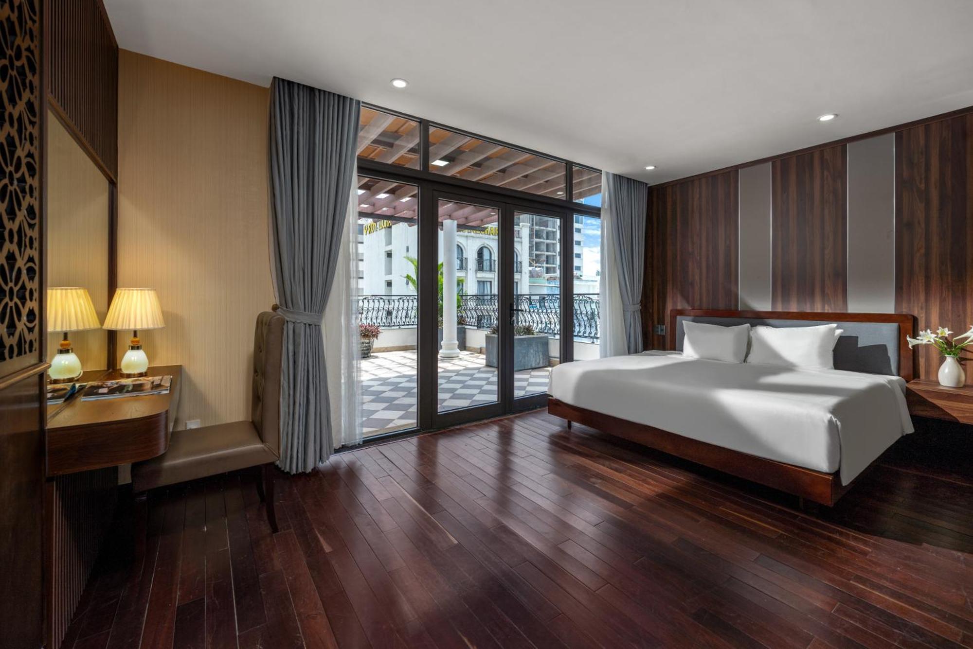 Palazzo Luxury Hotel Da Nang Exterior photo