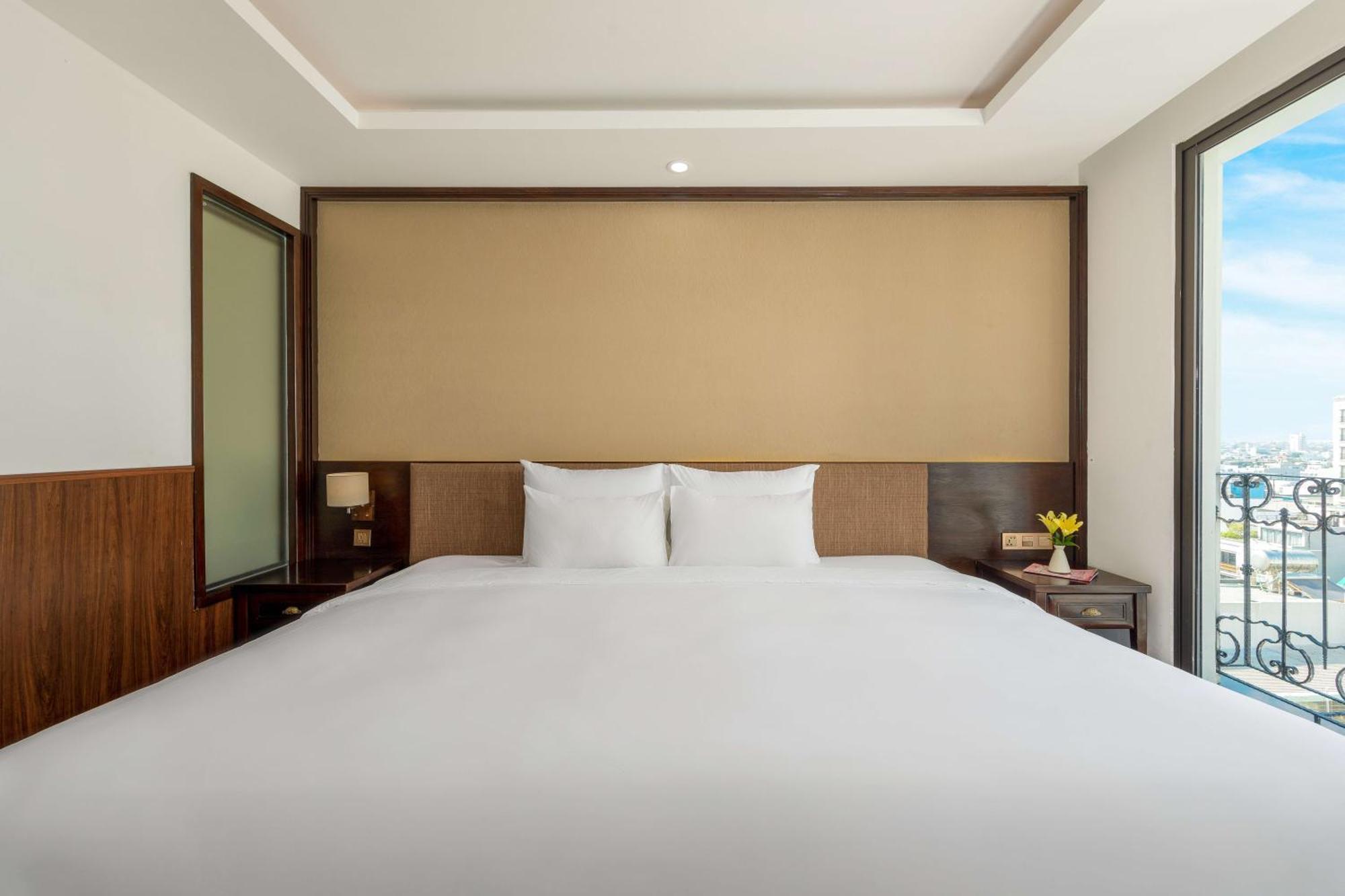 Palazzo Luxury Hotel Da Nang Exterior photo